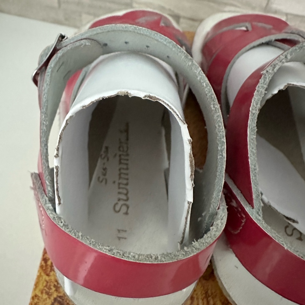 Salt Water Swimmer Sandals in Fuchsia, size 11 - Picture 6 of 7